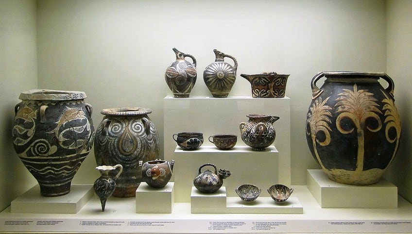 Examples of Ceramics in Minoan Art