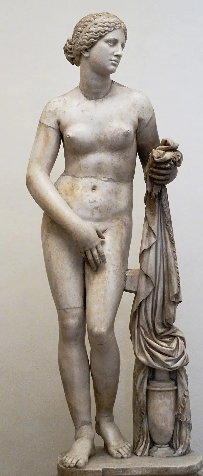 Examples of Female Greek Sculptures