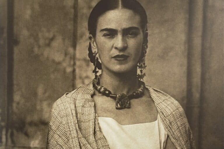 “The Two Fridas” by Frida Kahlo – A Look at Frida Kahlo’s Iconic Art