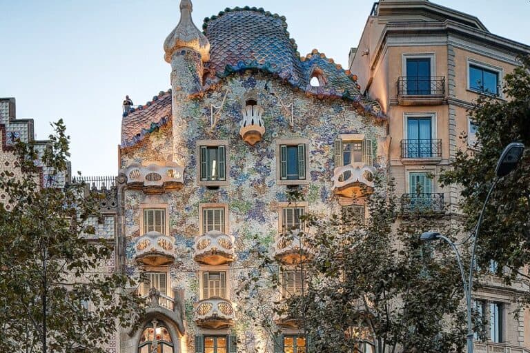 Antoni Gaudí – Discover the Famous Spanish Architect