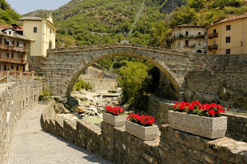 What Is The Oldest Bridge In The World