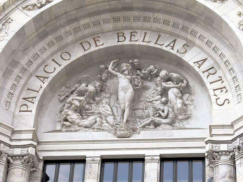 What is Performed in the Palacio de Bellas Artes