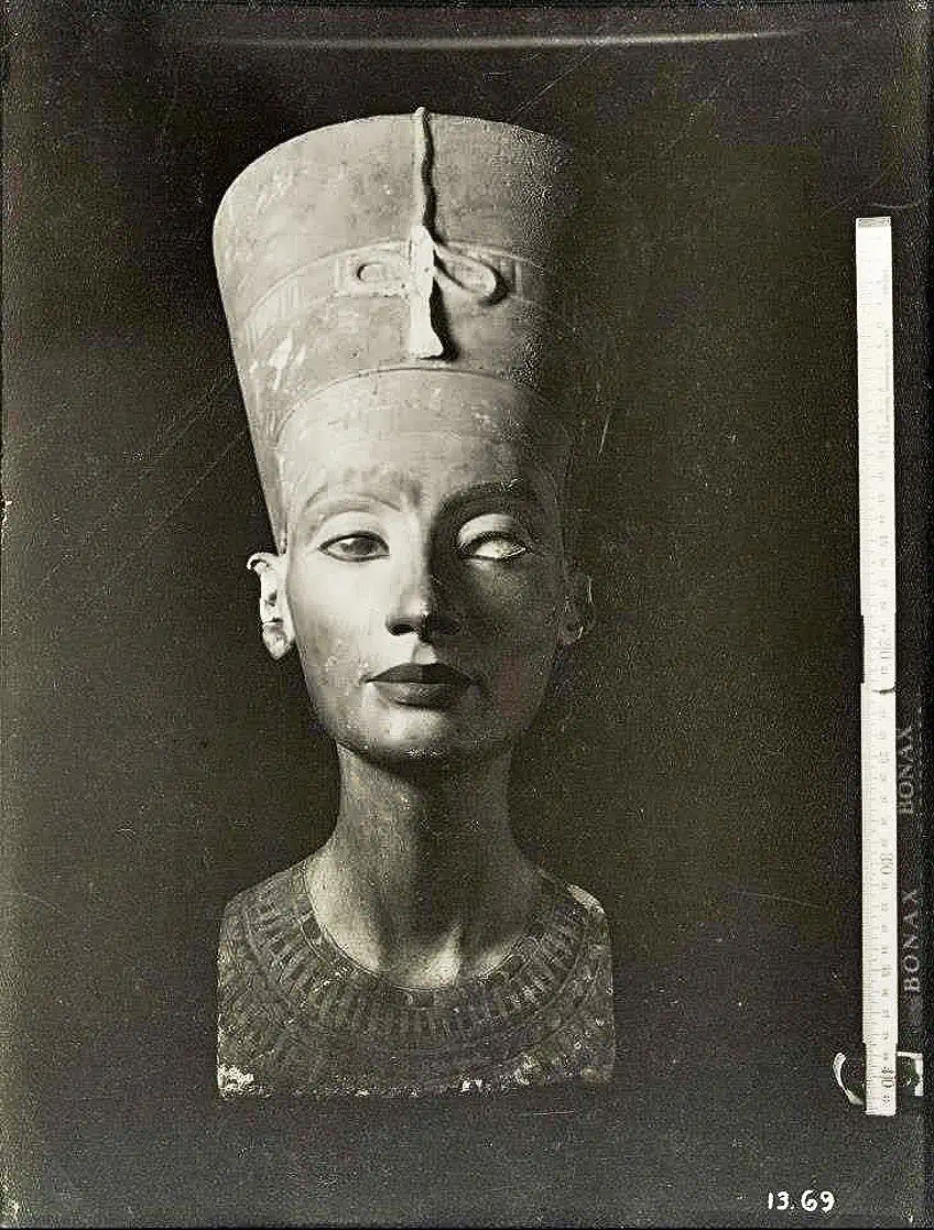 Bust of Nefertiti Discovery