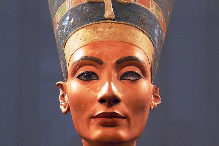 Nefertiti Bust by Thutmose – Learn About the Iconic Queen’s Bust